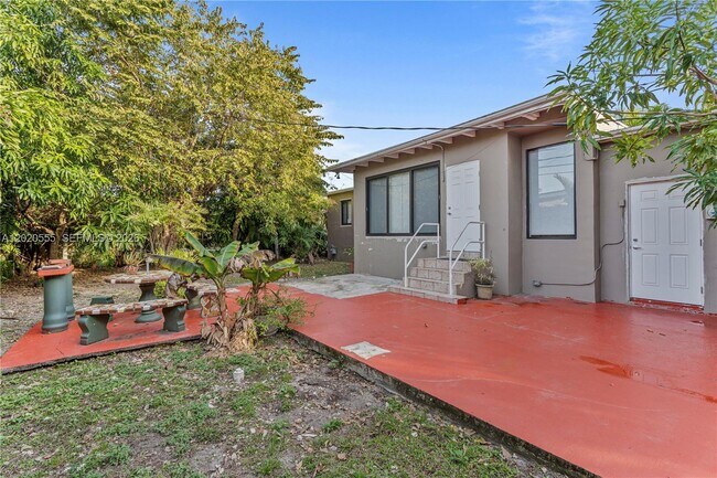 Building Photo - 8311 SW 34th Terrace