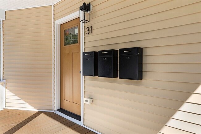 Building Photo - 31 Woodale Ave