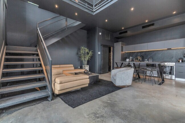 Building Photo - 2683 Blodgett St