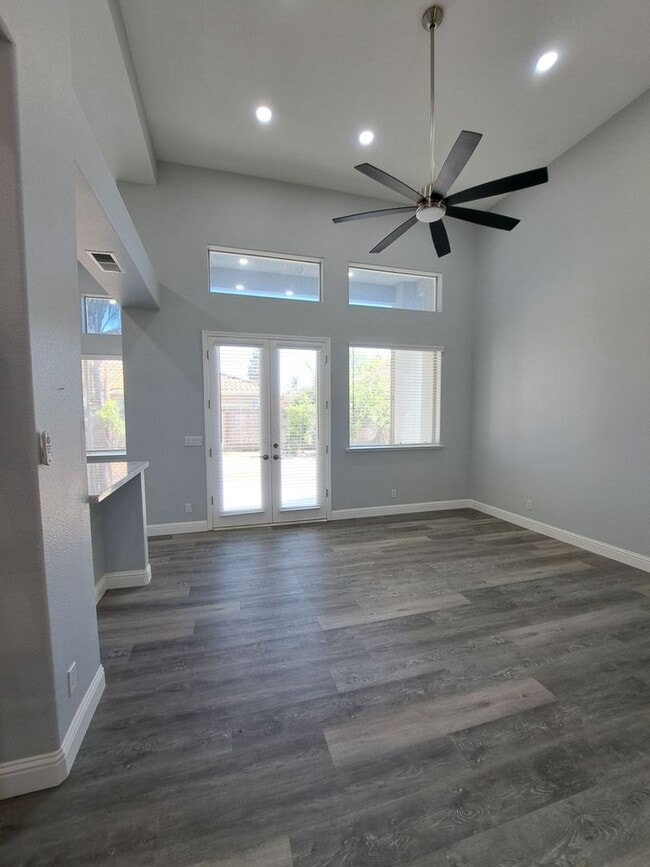 Building Photo - Beautiful 3 Bedroom Home for Rent in well ...