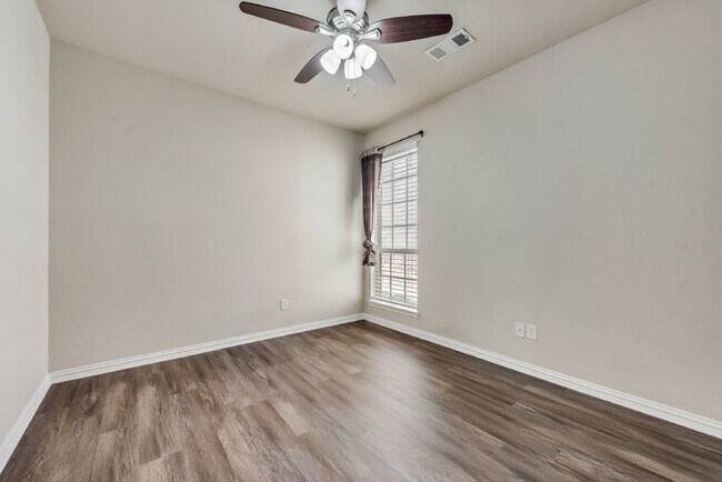 Building Photo - Charming 3-Bedroom Home with 2 Full Baths ...