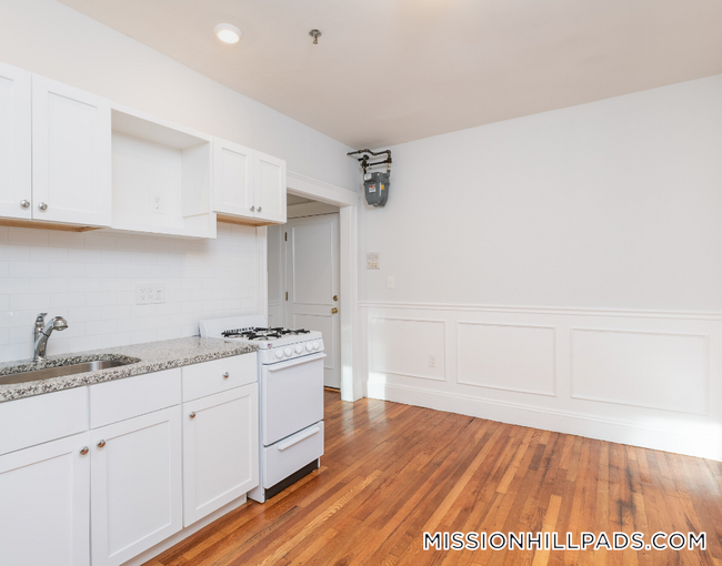 Building Photo - 49 Worthington St