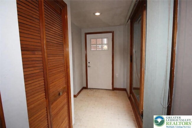 Building Photo - 513 Cattell St