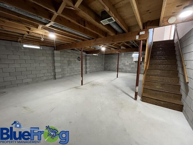 Building Photo - 646 Woodlawn Dr