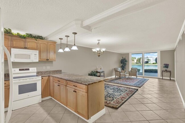 Building Photo - 7625 Sun Island Dr S