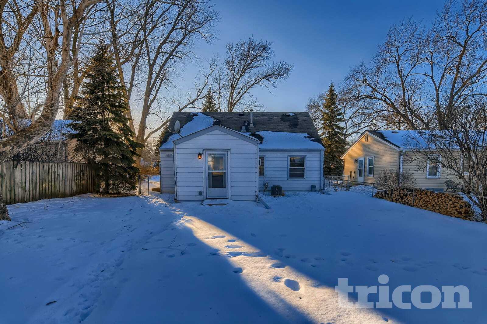 Building Photo - 6921 Russell Ave S