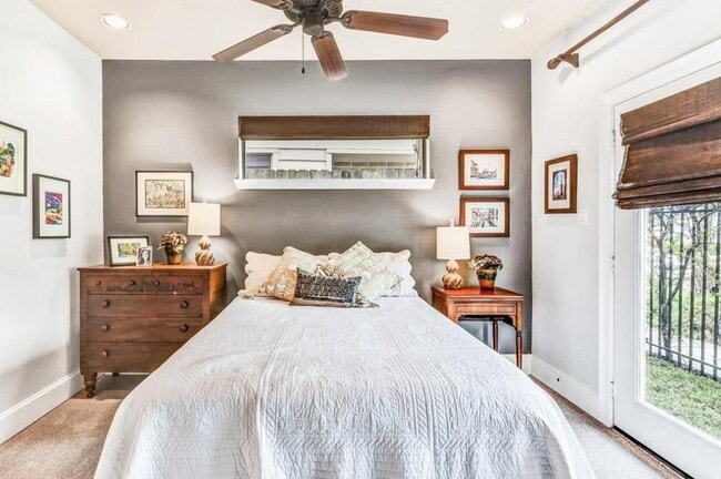 Building Photo - 5307 Lillian St