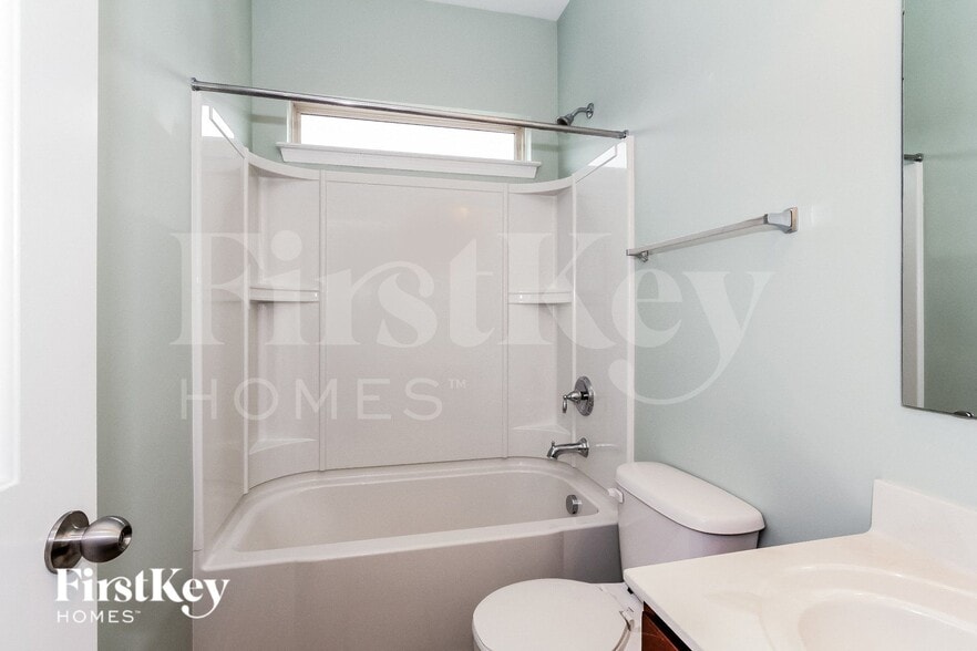 Building Photo - 105 Marquette Drive