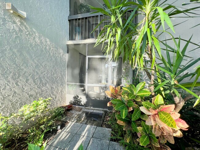 Building Photo - 2025 Lavers Cir