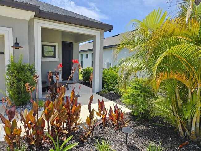 Building Photo - Annual Furnished or Seasonal Short-Term 4 Bedroom 2.5 Bathroom Home in Palmero!