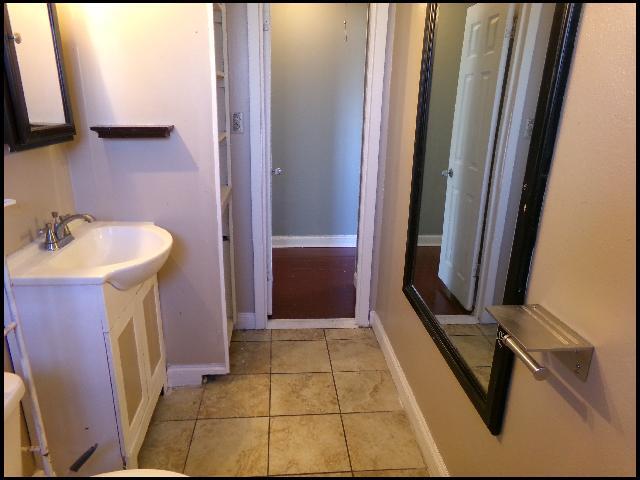 Building Photo - 1504 E 38th St