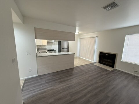 Building Photo - 3 bed 2 bath with garage $1,400 Rent