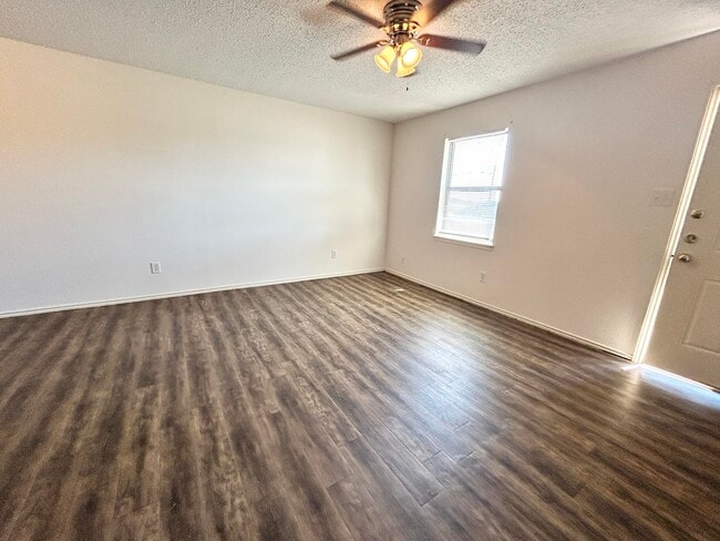 Building Photo - 4618 Erskine St