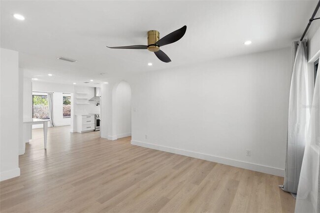 Building Photo - 312 41st Ave