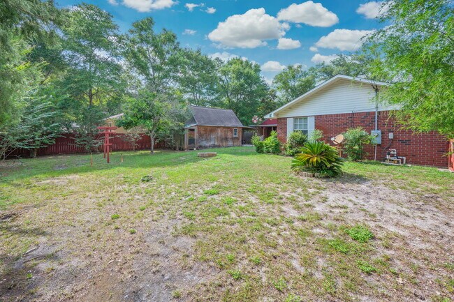 Building Photo - 3101 Lynn Dr
