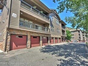 Building Photo - Spacious 3-Bedroom Condo with Scenic Views