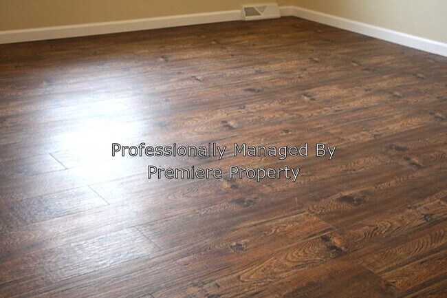 Building Photo - 1695 - 4 Bed 2 Bath Near KU MED