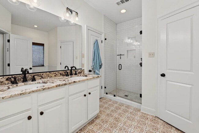 Building Photo - 404 Golden Leaf Ct