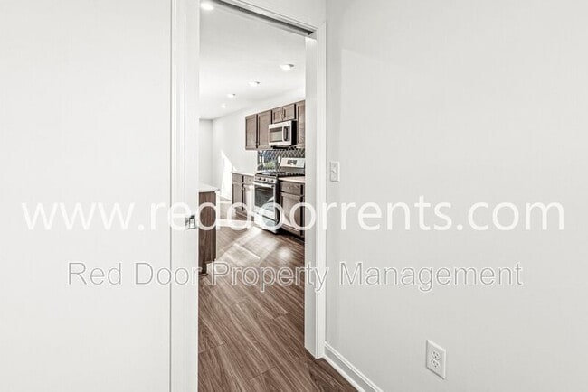 Building Photo - 6903 Oakdale Ln