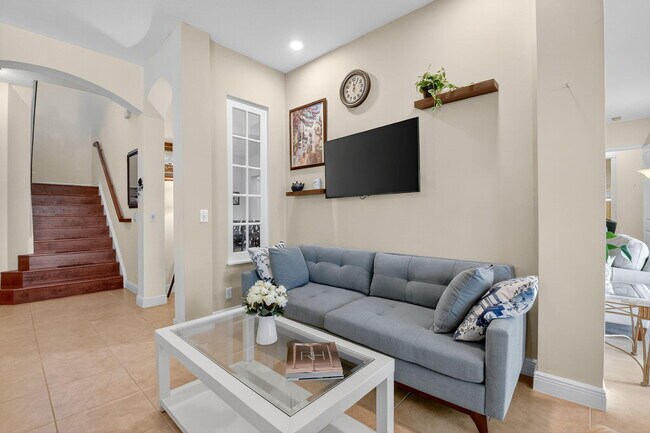 Building Photo - 9826 Vía Amati