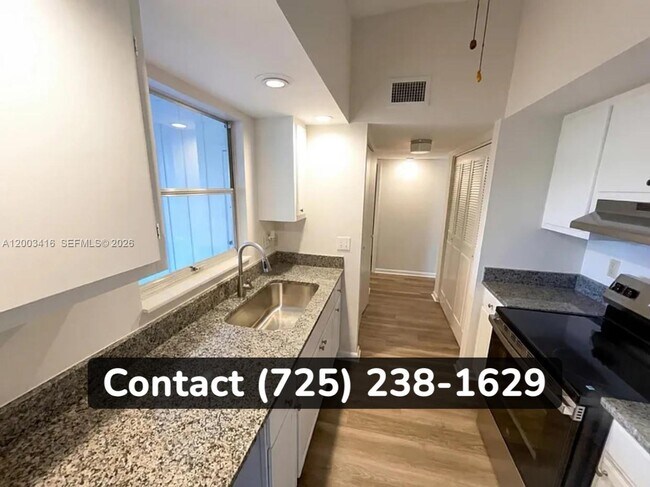 Building Photo - 153 SE Calmoso Dr