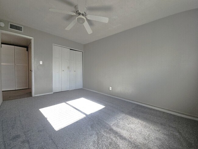 Building Photo - 3301 S Terrace Rd