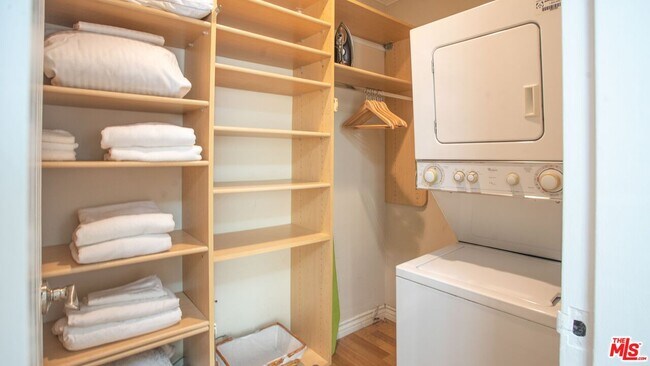 Building Photo - 2101 Ocean Ave