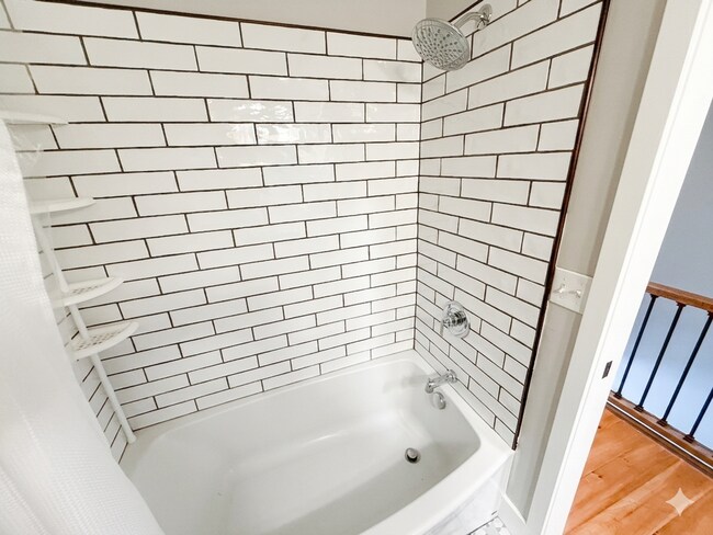 Building Photo - Modern Rental - South Side