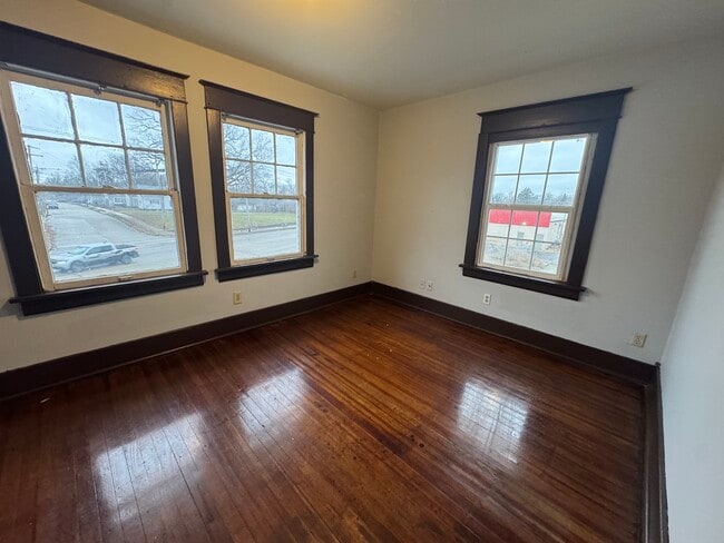 Building Photo - 1003 Main-E