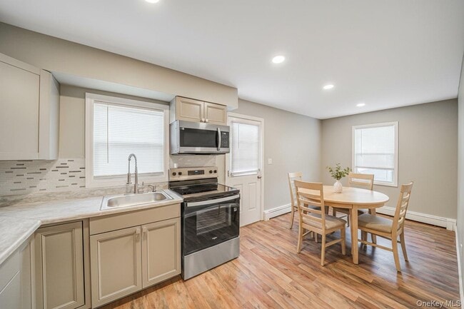 Building Photo - 130 5th Ave