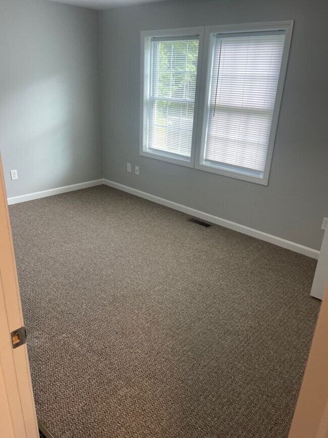 Building Photo - 383 Usquepaugh Rd