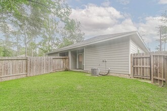 Building Photo - 15633 Sycamore Dr