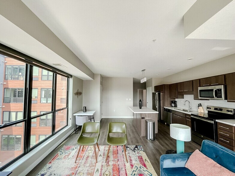 Building Photo - 1400 Walnut St