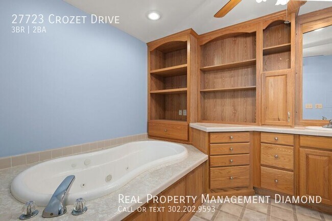 Building Photo - 27723 Crozet Dr