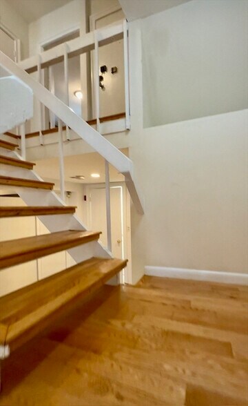 Primary Photo - 12 Follen St