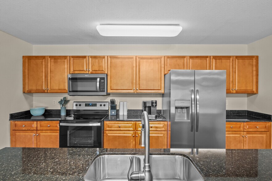 Building Photo - 1613 Muscovy Way