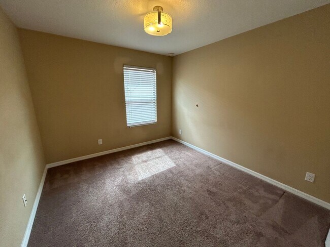 Building Photo - Available Mid May! Spacious 4/2 Single Fam...