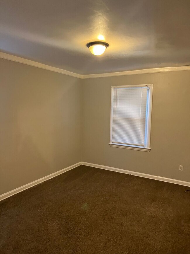 Building Photo - Welcome Home- Section 8 Approved-  Skip th...