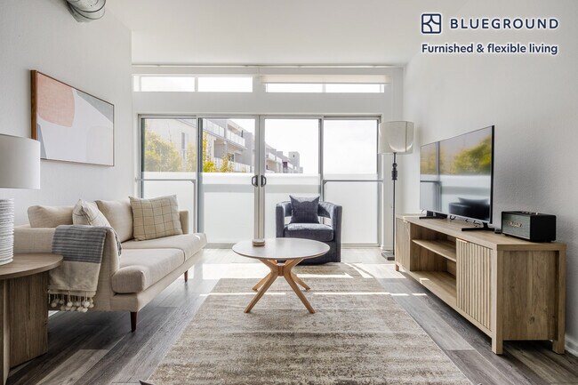 Building Photo - 4133 Redwood Ave