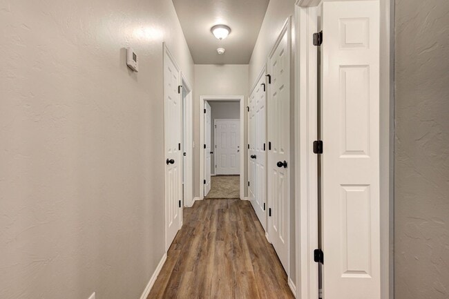 Building Photo - Charming Duplex in El Reno!
