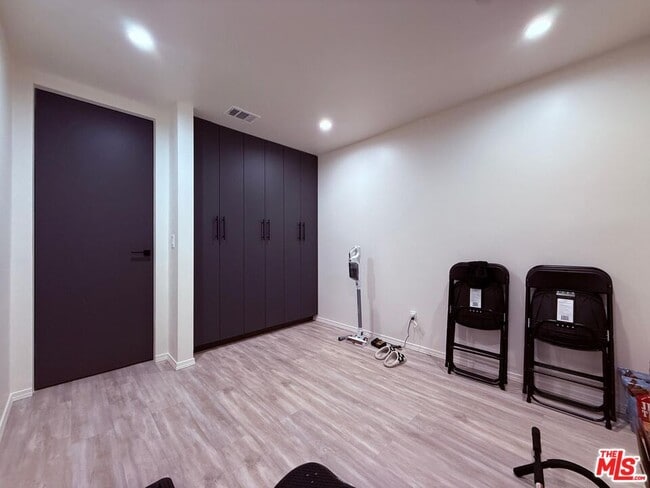 Building Photo - 16047 Bryant St