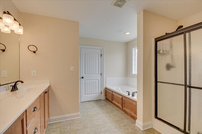 Building Photo - 716 Gallaway Ln