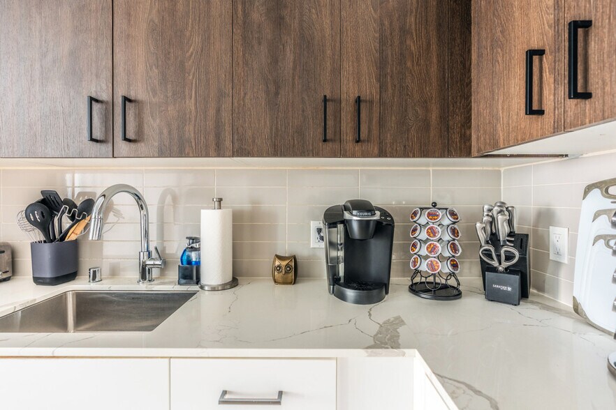 Building Photo - 320 Queen Anne Ave N