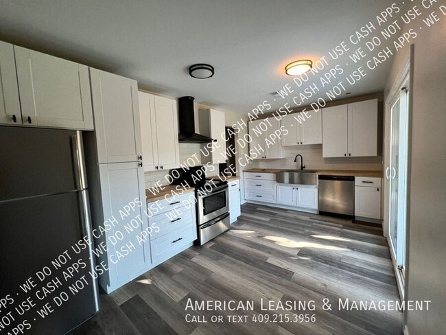 Building Photo - 695 Peyton-