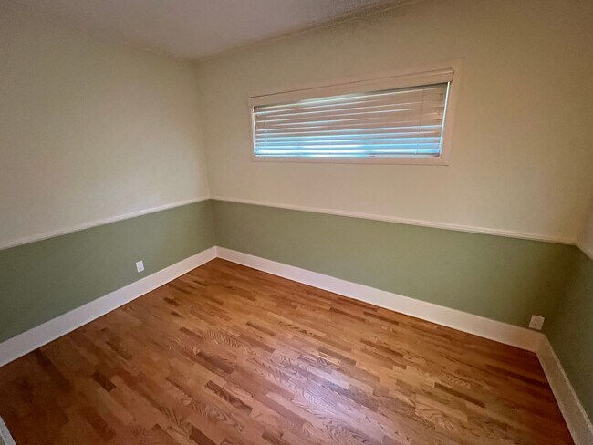Building Photo - Fabulous 4 Bed 2 Bath One Story Craftsman ...