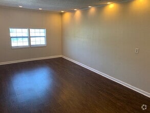 Building Photo - "Charming 3-Bed Oasis with 2 Baths in Ft W...