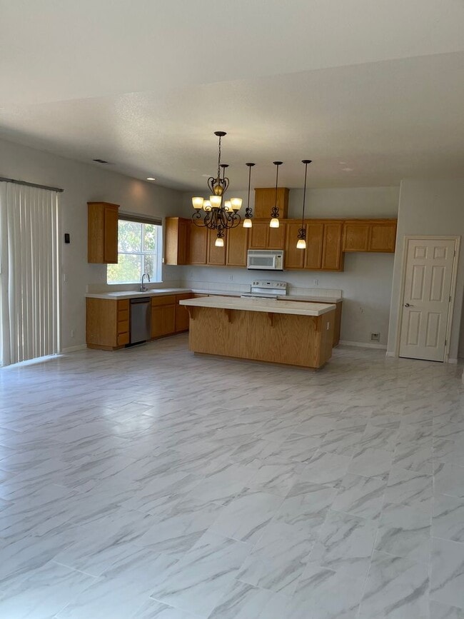 Building Photo - 5-Bedroom, 3-Bathroom Home for Rent on 1-A...