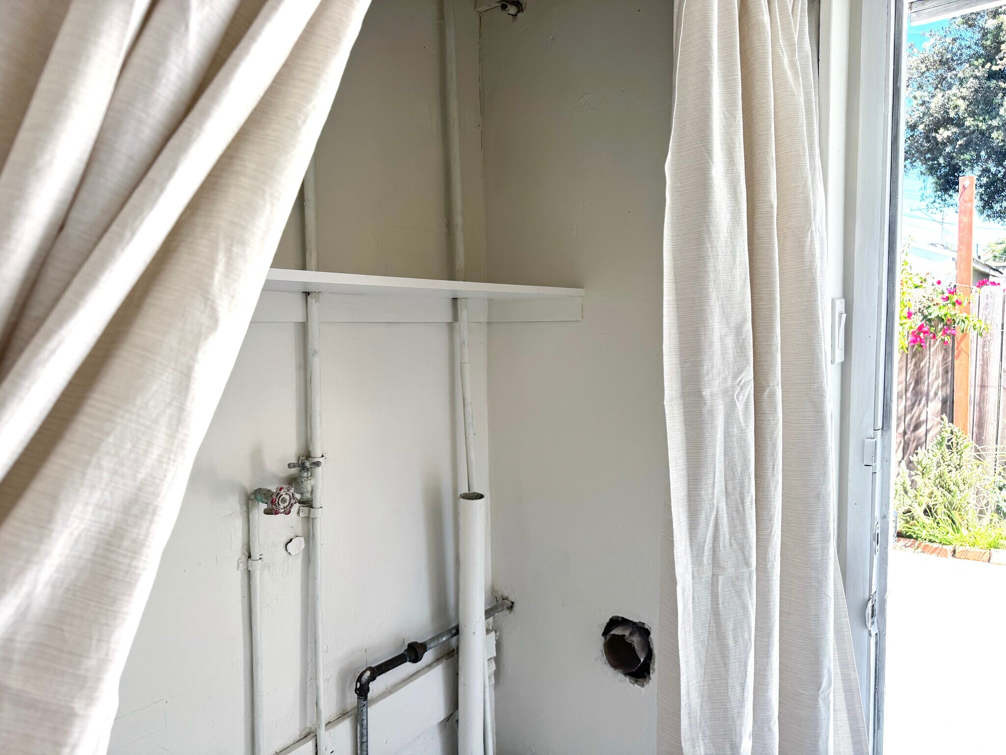 Building Photo - 2321 W Carson St