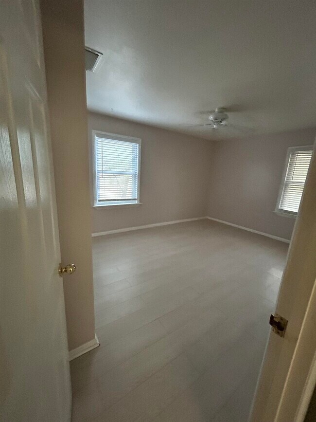 Building Photo - 7585 Skipper Ln