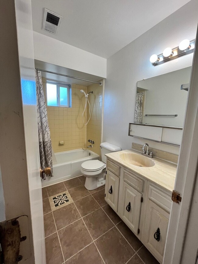 Building Photo - 409 San Juan De Rio Dr SE